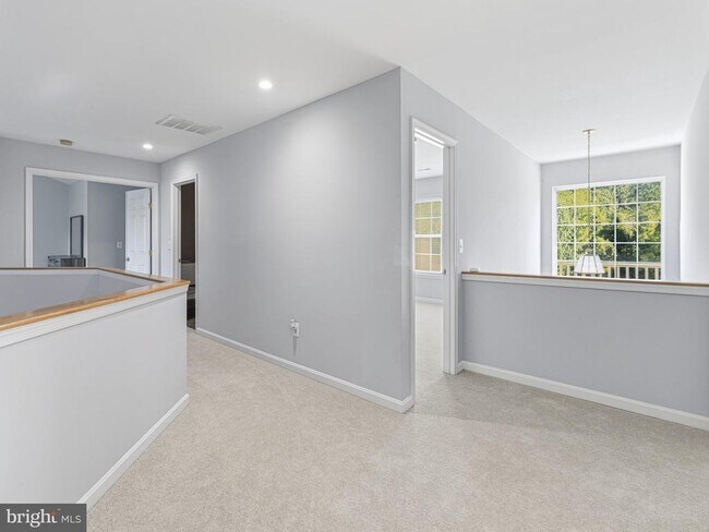 Building Photo - 45370 Barefoot Dr
