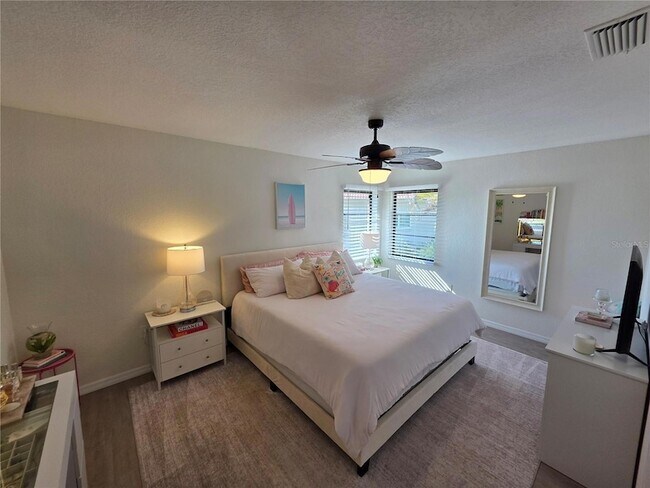 Building Photo - 13 Seaward Cir