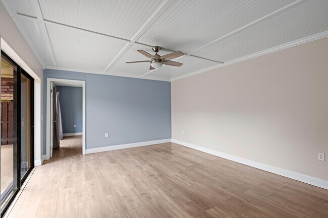 Building Photo - 1405 14th Ln