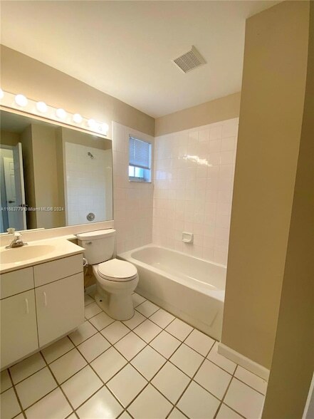 Building Photo - 487 SE 20th Dr