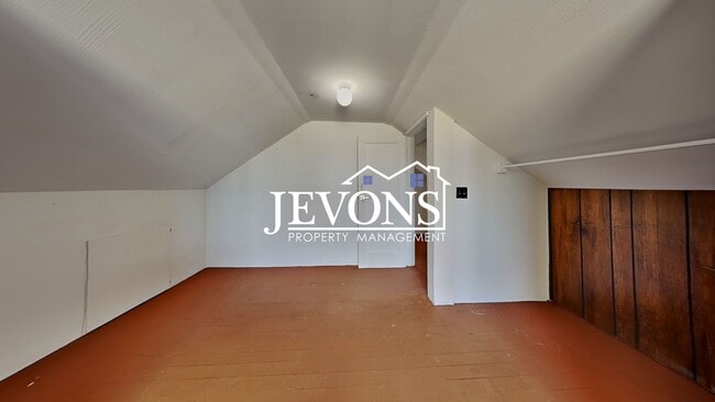 Building Photo - Charming 5-bedroom home near shopping, parks, and University of Puget Sound - Minutes from Cheney...