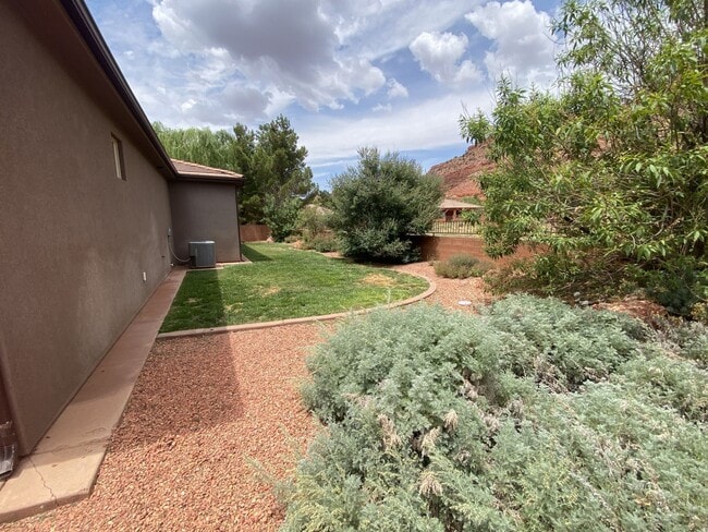 Building Photo - 463 Deadwood Dr