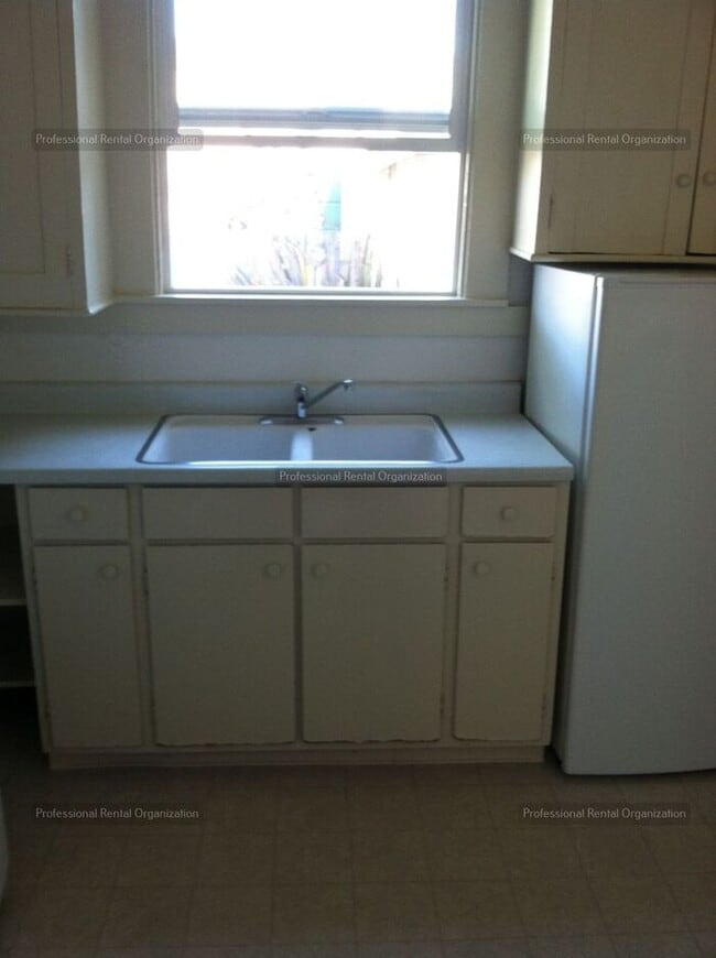 Building Photo - "Coming Soon" -One bedroom Gem in Heart of...