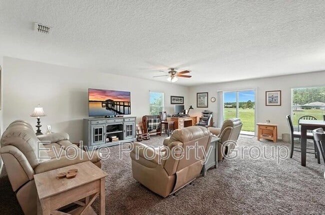 Building Photo - 119 Fairway Ct