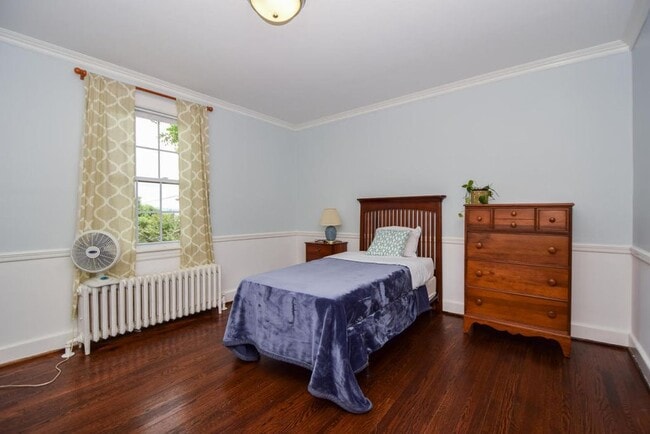 Building Photo - 1334 Woodbine St SE