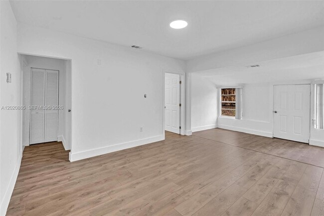 Building Photo - 2636 SW 29th Ct