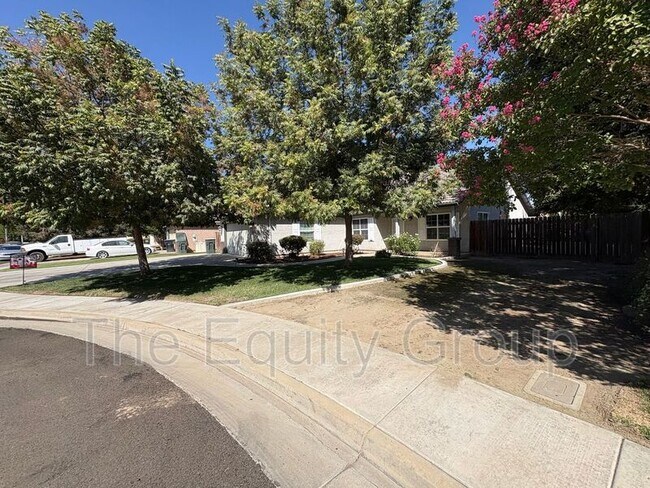 Building Photo - 3524 S Lincoln Ct