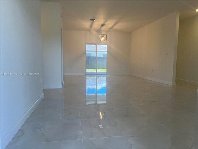 Building Photo - 16960 SW 288th Ter