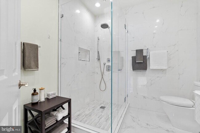 Building Photo - 5909 Barbados Pl