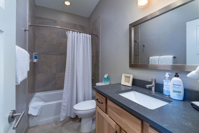 Building Photo - 278 Mountain Willow Dr