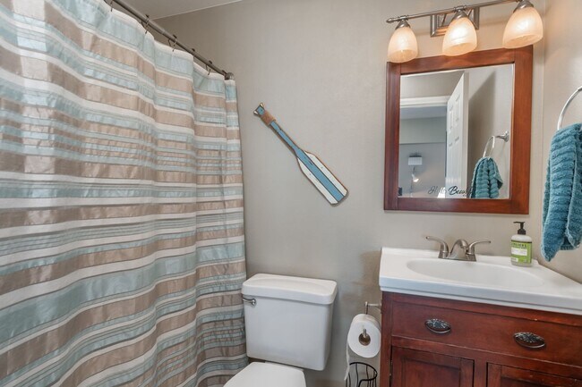 Building Photo - Spacious and Beautiful Home with Private Apartment!