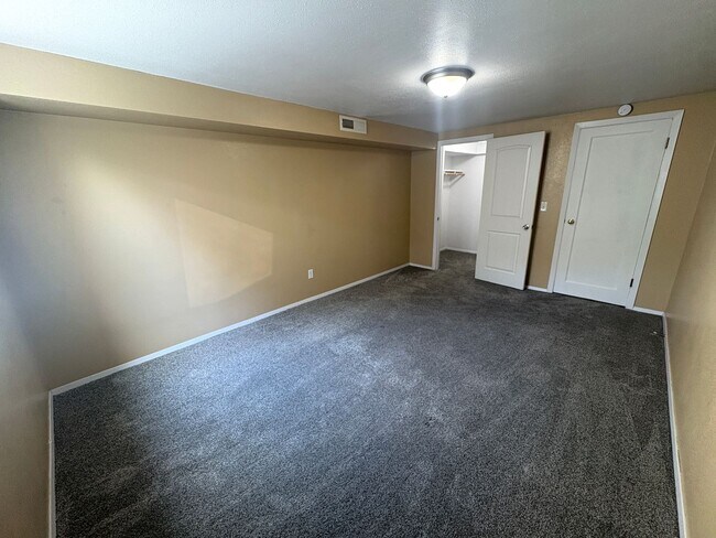 Building Photo - 1215 Avenue E