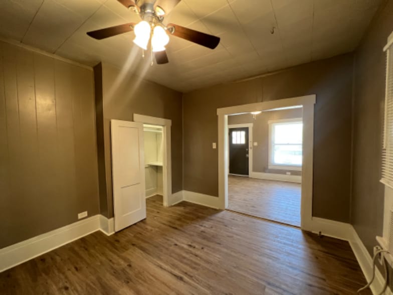 Building Photo - 521 W Ridgewood Ct