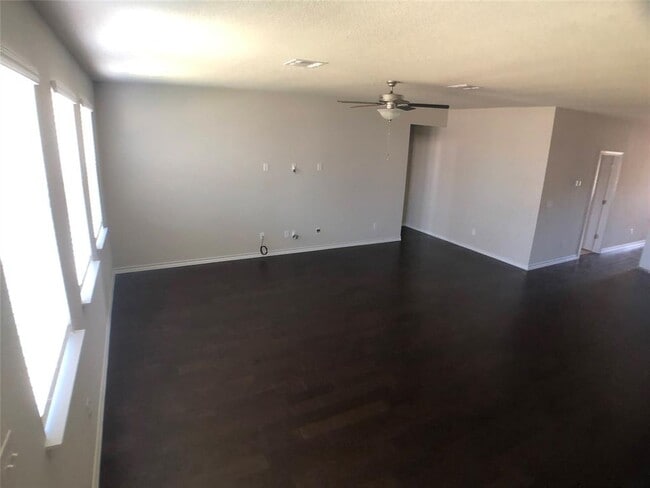 Building Photo - 113 Flexus Ln