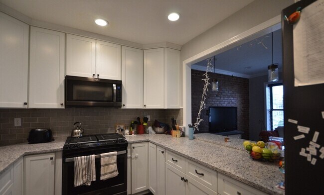 Building Photo - 60 Florida St