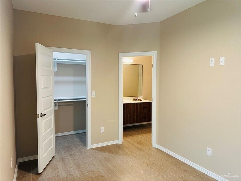 Building Photo - 2918 W Driftwood St