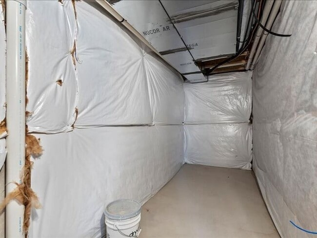 Building Photo - West Joran 3 bed 2 bath family home