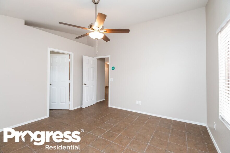 Building Photo - 328 S 89th St