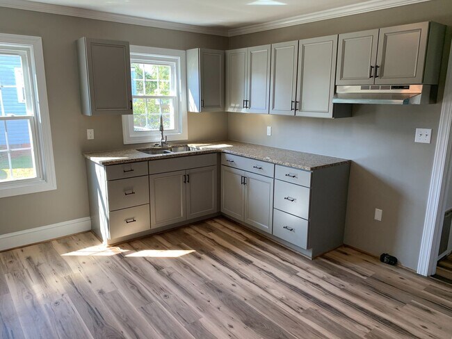 Building Photo - Like New Construction - Premium Finishes T...