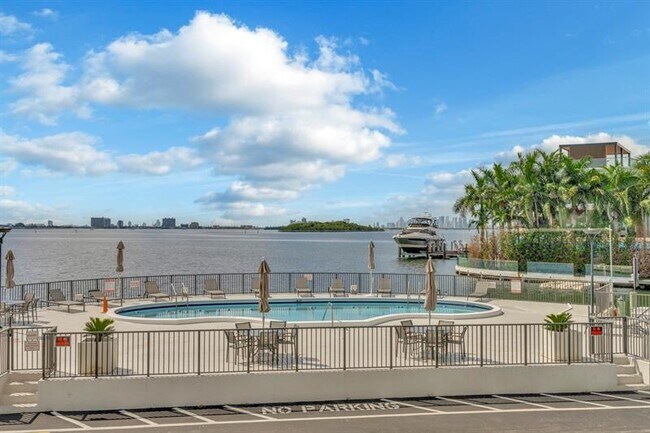 Building Photo - 11930 N Bayshore Dr