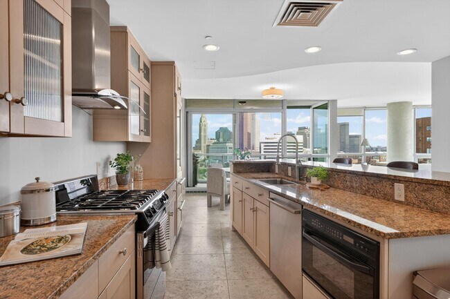 Building Photo - 1 Miranova Pl