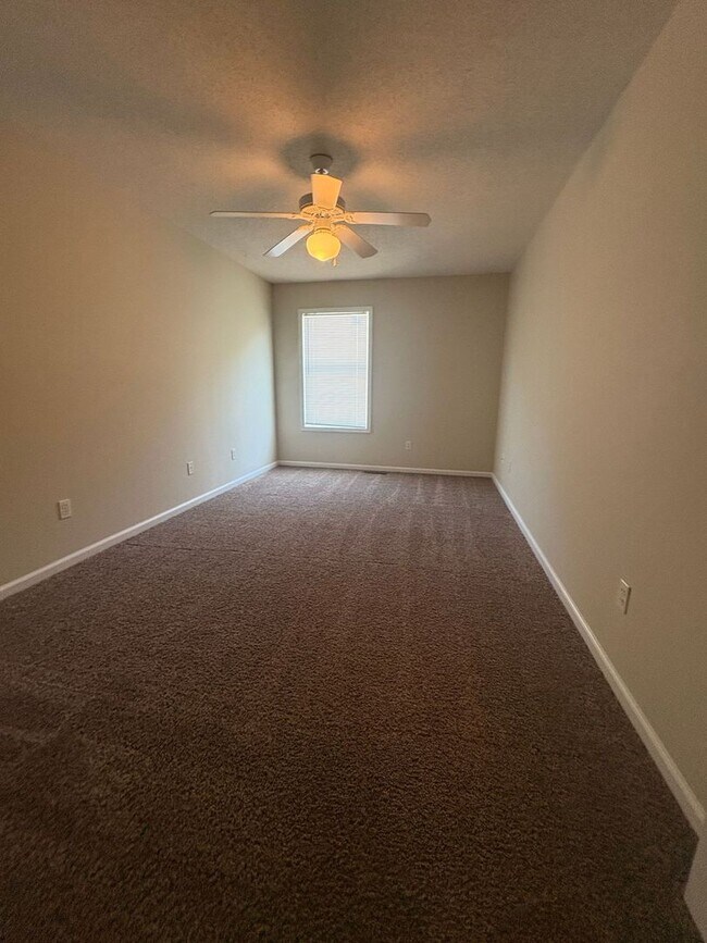 Building Photo - 125 Winthrope Ln