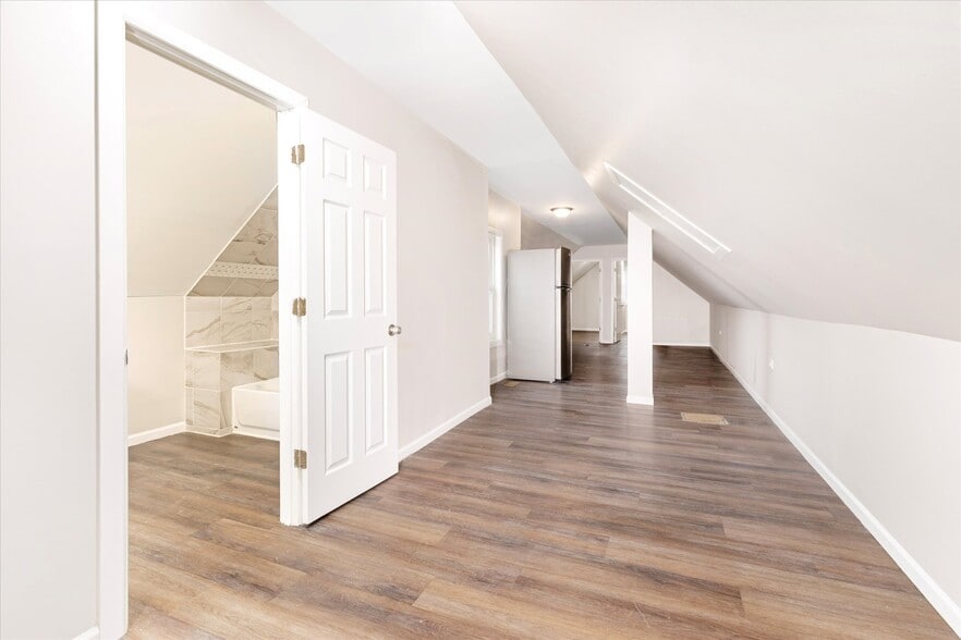 Building Photo - 2246 S Albany Ave