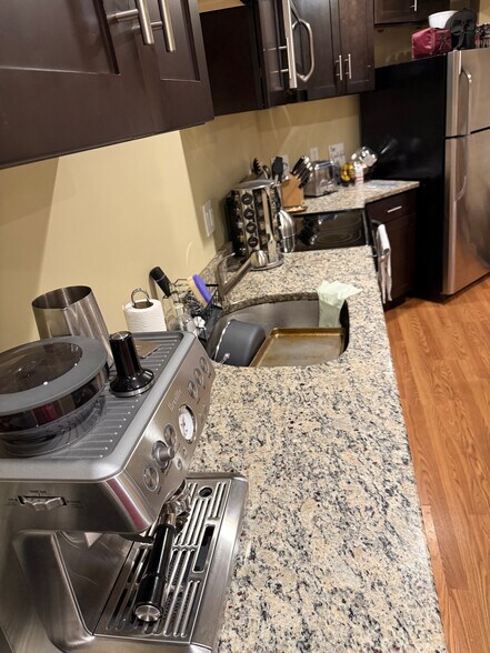 Building Photo - 404 Centre St