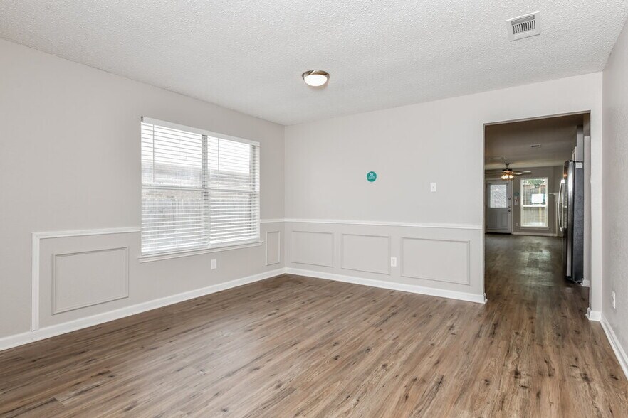 Building Photo - 848 Meadowlark Dr