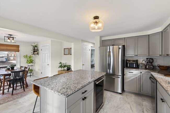 Building Photo - 3BR Cape Available 2/1