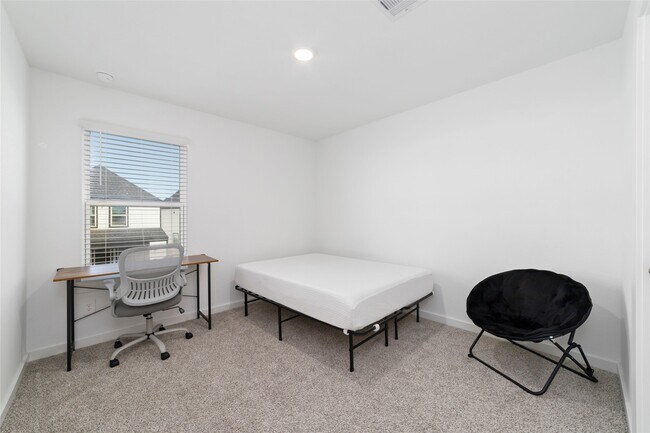 Building Photo - 12315 Churchill downs Dr