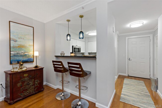 Building Photo - 300 Mamaroneck Ave