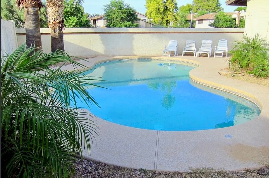 Building Photo - 984 N 85th Pl