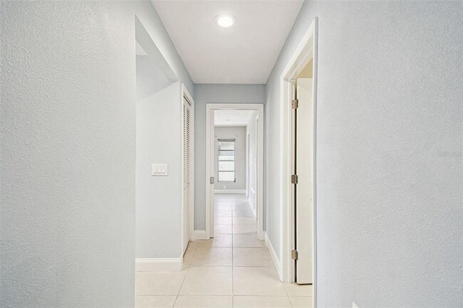 Building Photo - 5050 Porpoise Pl