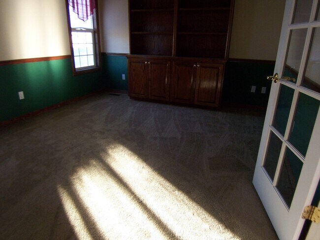 Building Photo - 7201 Dove Ct