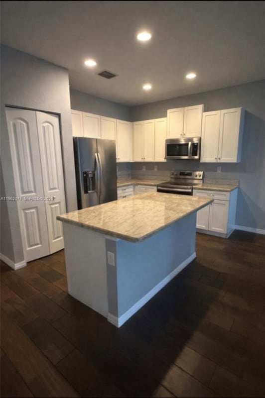 Building Photo - 1040 NW 33rd Ct