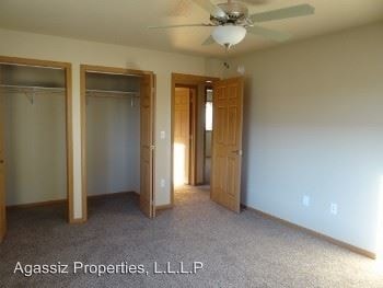 Primary Photo - 609-708 E Agassiz Cir SE