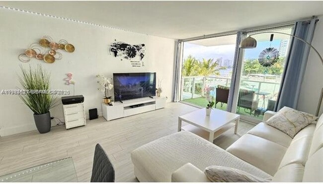 Building Photo - 1000 West Ave