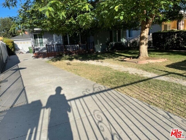 Building Photo - 5346 Rhea Ave