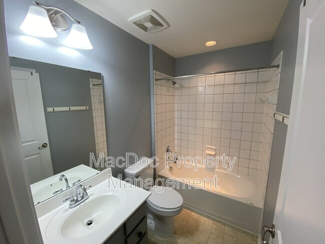 Building Photo - 302 Brenton Rd