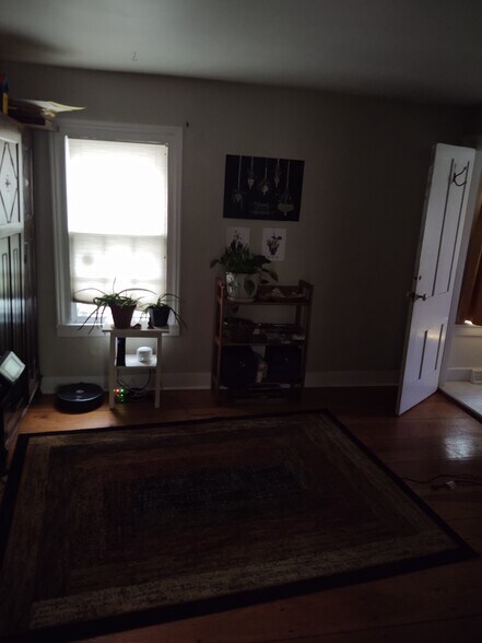 Building Photo - 711 W South St