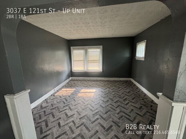 Building Photo - 3037 E 121st St