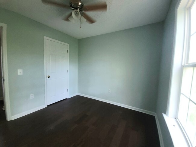 Building Photo - 116 Fox Chase