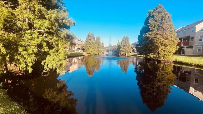 Building Photo - 2915 Pointeview Dr