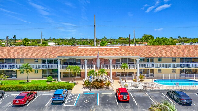 Building Photo - 2121 NE 68th St