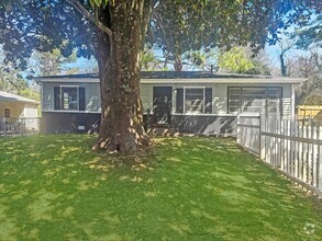 Building Photo - 4/2 Ranch with Fenced Yard - Voucher Holde...