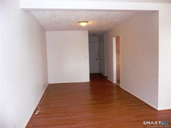 Building Photo - 39 Glenbrook Rd