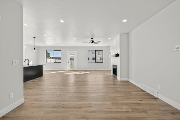 Building Photo - 551 S Teton Ave