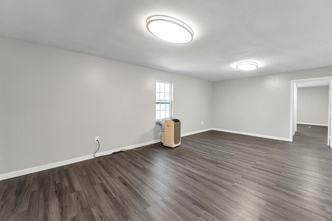 Building Photo - 4424 W Forest Rd