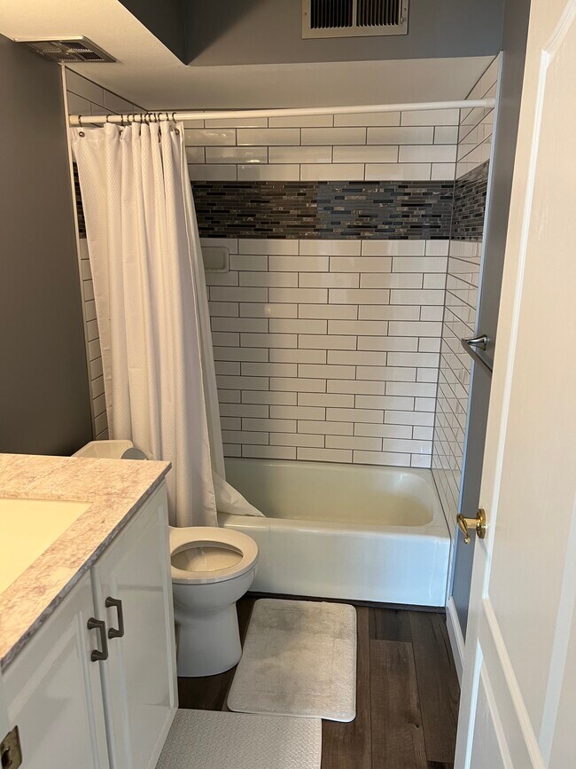 Building Photo - 4298 Chateau de Ville Dr